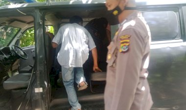 Wujud-Kedekatan-dengan-Masyarakat,-Polres-Sikka-Fasilitasi-Penjemputan-Peserta-Vaksinasi