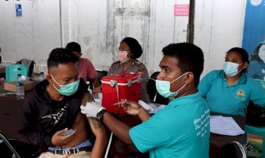 Gerai-Vaksin-Polri-Presisi-Vaksin-Sinovac,-Moderna-&-Pfiser-Covid~19-Dosis-Pertama,-Kedua-Dan-Ketiga-(Boster)-Di-Kantor-Imigrasi-Maumere