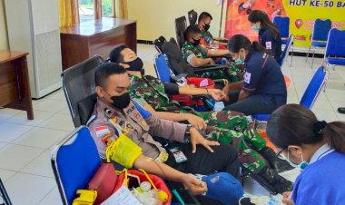 Personil-Polres-Sikka-ikut-serta-dalam-giat-donor-darah-sambut-HUT-Basarnas-ke-50
