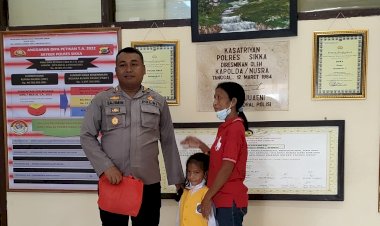 Tangis-Haru-Yuliati-helena,-Bertemu-Dengan-Kapolres-Sikka.