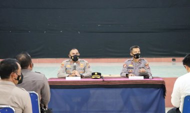 KAPOLRES-SIKKA-PIMPIN-RAPAT-PERDANA-DI-AULA-P.A.-TIWON-BERSAMA-PARA-PJU,-PARA-KASAT,-KAPOLSEK-DAN-PARA-PERWIRA-POLRES-SIKKA.