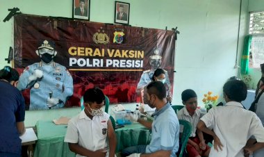 Gerai-Vaksin-Presisi-Polres-Sikka-laksanakan-vaksinasi-anak-di-SDI-Sinde-Kabor
