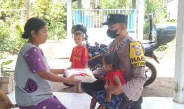 Peduli-Stunting,-Aipda-Darwis-Berikan-Bantuan-Sembako-Kepada-Warga-Desa-Nelle-Wutung