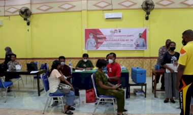 Jelang-Hut-Bhayangkara-Ke-76,-Polres-Sikka-Gelar-Vaksinasi-Massal