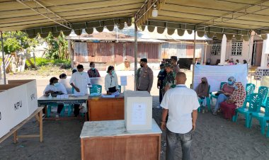 Kapolres-Sikka-Bersama-Dandim-1603-Sikka-Tinjau-Pelaksanaan-Pilkades-Serentak