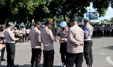 Usai-Apel-Pagi,-Kasipropam-Bersama-Anggota-Provos-Lakukan-Pemeriksaan-Sikap-Tampang-Dan-Kelengkapan-Anggota