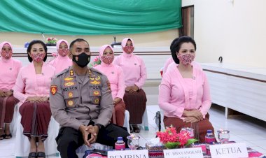 HKGB,-Kapolres-dan-Ketua-Bhayangkari-Cab.-Sikka-Ikuti-Upacara-Virtual