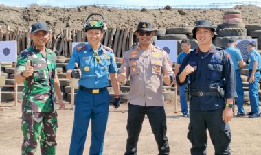 Tingkatkan-Sinergitas-TNI-Polri,--Kapolres-Sikka-Latihan-Menembak-Bersama-Danlanal-Maumere-dan-Dandim-1603-Sikka