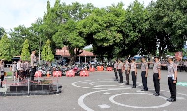 Kapolres-Sikka-Pimpin-Upacara-Korps-Raport-Kenaikan-Pangkat