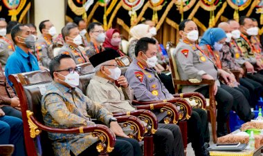 Terima-Penghargaan-dari-Pemerintah,-Kapolri-Komitmen-Terus-Tingkatkan-Layanan-Publik