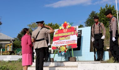 Kapolres-Sikka-Pimpin-Ziarah-di-TMP-Iligetang-dan-Tabur-Bunga-Sambut-Hari-Bhayangkara-ke-77