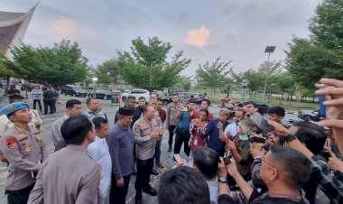 Kapolda-Sumbar-pastikan-Anggotanya-tidak-ada-yang-Pijak-Tempat-Ibadah-di-Mesjid-Raya-Sumbar