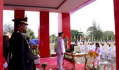 Kapolres-Sikka-Hadiri-Upacara-HUT-Proklamasi-Kemerdekaan-RI-Ke-78-Tahun-2023