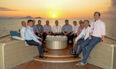 Kapolri-Jamu-Delegasi-AMMTC-Nikmati-Sunset-di-Labuan-Bajo