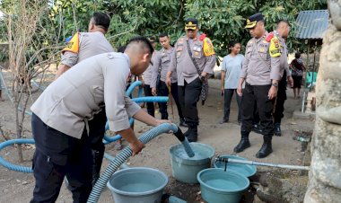 Polres-Sikka-Salurkan-4-Tangki-Air-Bersih-Untuk-Warga-Desa-Hoder
