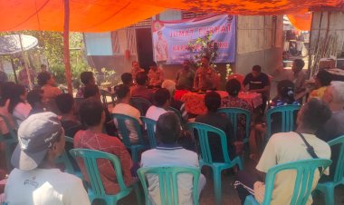 Kasat-Binmas-Pimpin-Jumat-Curhat-Bersama-Warga-Kecamatan-Talibura