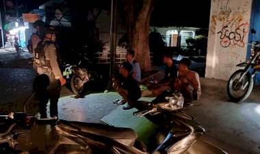 Hadir-di-Tengah-Masyarakat,-Sat-Samapta-Laksanakan-Patroli-Malam-Hari-Cegah-Gangguan-Kamtibmas
