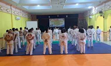 Syarat-Naik-Pangkat,-Anggota-Polres-Sikka-dan-Brimob-Yon-B-Pelopor-Maumere-Ikut-Ujian-Bela-Diri-Polri