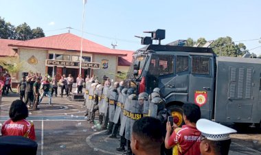 Jelang-Pemilu-2024,-Polres-Sikka-laksanakan-latihan-sispamkota