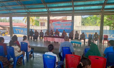 Jumat-Curhat,-Kapolres-Sikka-Kunjungi-Masyarakat-Desa-Talibura