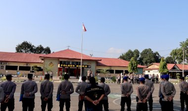 Pimpin-Apel-Jam-Pimpinan,-Kapolres-Sikka-:-Anggota-Wajib-Jaga-Netralitas-Polri-!