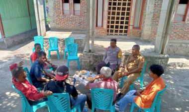 Jelang-Pemilu-Serentak-Bhabinkamtibmas-Polsek-Waigete-Sambang-Warga-Sampaikan-Pesan-Kamtibmas