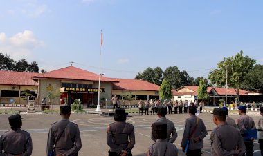 Kapolres-Sikka-Pimpin-Apel-Jam-Pimpinan-dan-Sampaikan-Beberapa-Penekanan