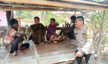 Wujudkan-Pemilu-2024-Yang-Damai,-Bhabinkamtibmas-Pospol-Ndete-Sambang-Warga-Binaannya,-Berikan-Himbauan-Kamtibmas