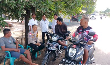 Patroli-Sambang,-Bhabinkamtibmas-Polsek-Alok-Ajak-Masyarakat-Jaga-Kamtibmas