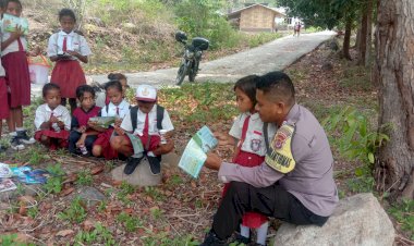 Bhabinkamtibmas-Pospol-Ndete-Berikan-Motivasi-Belajar-Kepada-Anak-Sekolah