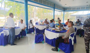 Kasat-Binmas-Hadiri-Rapat-Koordinasi-Persiapan-Natal-dan-Tahun-Baru-di-PT.-PELINDO-Maumere