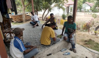 Jelang-Pemilu,-Bhabinkamtibmas-Polres-Sikka-Terus-Tingkatkan-Sambang-Warga