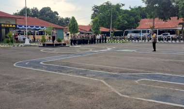 Kapolres-Pimpin-Apel-Persiapan-Pengamanan-Malam-Tahun-Baru-2023-di-Wilayah-Hukum-Polres-Sikka