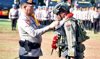 Kapolda-NTT-Pimpin-Upacara-Penyambutan-104-Anggota-Brimob-Polda-NTT-Pasca-Operasi-Damai-Cartenz-di-Papua.-