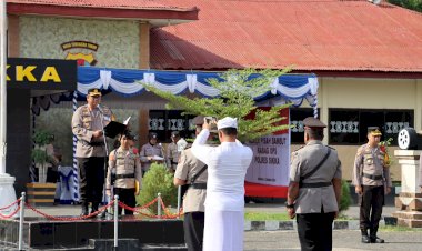 Kapolres-Sikka-Pimpin-Upacara-Sertijab-Kabag-Ops