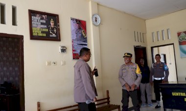 Giat-Kunjungan-Pengecekan-Kesiapan-Personil-Polsek-Alok-Menjelang-Pemilu-14-Februari-2024-Oleh-Kapolres-Sikka.