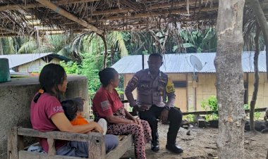 Babinkamtibmas-BRIPKA-LONGGINUS-MANNU-Aktif-Menjaga-Kamtibmas-di-Desa-Du,-Kec.-Lela-Kabupaten-Sikka