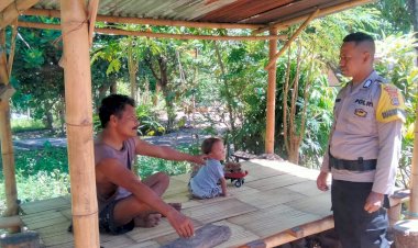 Bhabinkamtibmas-Sambang-Warga-Desa-Binaan,-Wujudkan-Kamtibmas-Aman-Dan-Kondusif