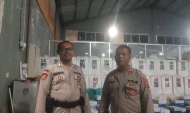 Piket-Pawas-Polres-Sikka-Cek-Personil-Piket-dan-Pam-KPU,-Bawaslu,-dan-Gudang-Logistik