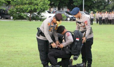 Pastikan-Pemilu-2024-Berjalan-Aman-dan-Lancar,-Kapolda-NTT-Geser-Ratusan-Anggotanya-BKO-Sembilan-Polres-Amankan-TPS.-