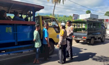 Patroli-dan-Pemeriksaan-Kendaraan-Roda-4-oleh-Satuan-Lalu-Lintas-Polres-Sikka-di-Waigete