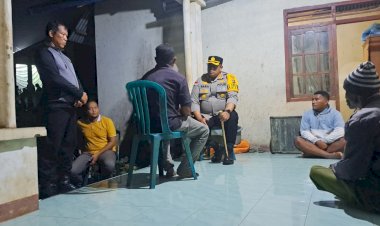 Kapolres-Sikka-Terjun-Langsung-Meredam-Ketidakpuasan-Oknum-Terhadap-Petugas-KPPS-di-TPS-1-Desa-Wuli-Wutik