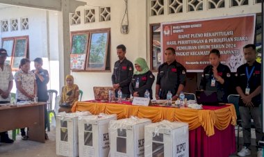 Rapat-Pleno-Rekapitulasi-Penghitungan-Suara-Pemilu-Serentak-Tahun-2024-di-Kecamatan-Kewapante