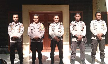 Serah-Terima-Tugas-Pam-Logistik-Pemilu-2024-di-PPK-Kecamatan-Waigete-Berlangsung-Lancar