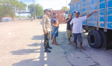 Patroli-Rutin-Piket-Jaga-Pos-KPPP-Laut-Polsek-Alok-di-Pelabuhan-Maumere-dan-Wuring