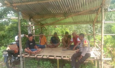 Bhabinkamtibmas-Iligai-Lakukan-Patroli-Dialogis-untuk-Pererat-Hubungan-dengan-Masyarakat