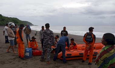 Seorang-Nelayan-Tenggelam-di-Laut-Saat-Mencari-Ikan,-Gabungan-TNI-Polri-dan-Basarnas-Maumere-Terus-Lakukan-Upaya-Pencarian