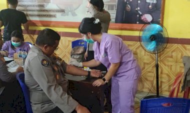 Kapolres-Sikka-Ikuti-Pemeriksaan-Kesehatan-Berkala-dengan-Teliti