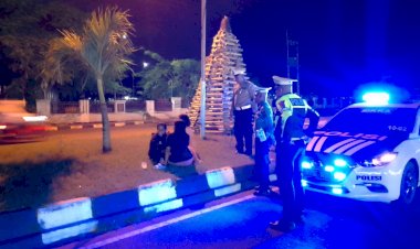 Anggota-Satuan-Lalu-Lintas-Polres-Sikka-Lakukan-Patroli-dan-Pengaturan-Arus-Lalu-Lintas-Selama-Bulan-Ramadan