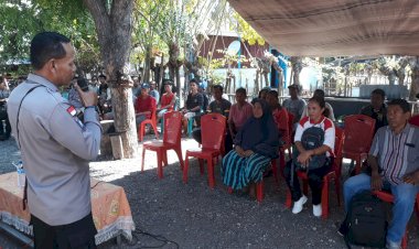Sat-Binmas-Polres-Sikka-Gelar-Jumat-Curhat-Di-Desa-Bone